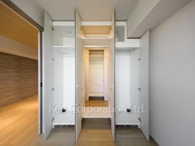 Closet ※Photo of the same layout on 6 floor. Decoration and fixture may differ.