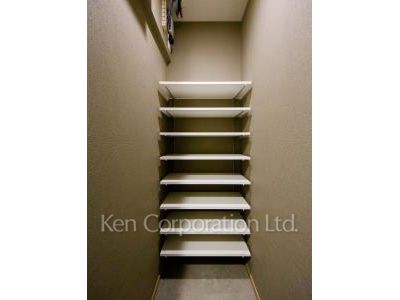 Shoes-In Closet ※Photo of the same layout on 6 floor. Decoration and fixture may differ.
