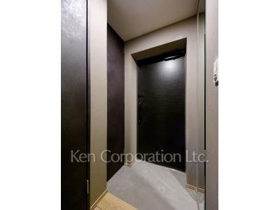 Entrance ※Photo of the same layout on 6 floor. Decoration and fixture may differ.