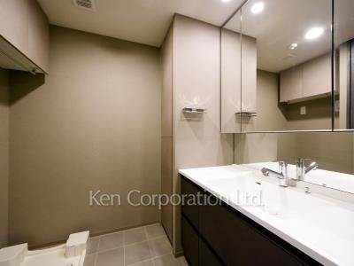 Powder Room ※Photo of the same layout on 6 floor. Decoration and fixture may differ.
