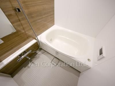 Bath ※Photo of the same layout on 6 floor. Decoration and fixture may differ.
