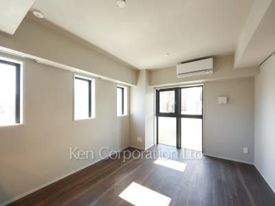 Living-Dining ※Photo of the same layout on 4 floor. Decoration and fixture may differ.