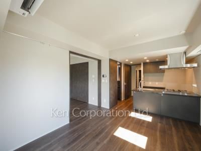 Living-Dining ※Photo of the same layout on 4 floor. Decoration and fixture may differ.