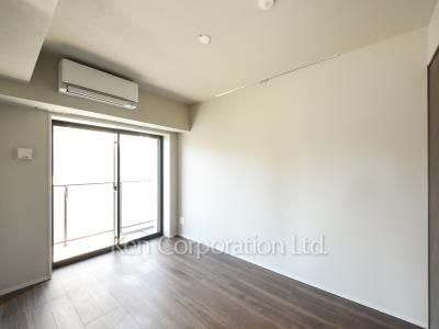 Bedroom ※Photo of the same layout on 4 floor. Decoration and fixture may differ.