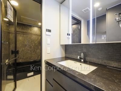 Powder Room ※Photo of the same layout on 4 floor. Decoration and fixture may differ.