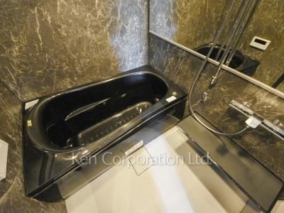 Bath ※Photo of the same layout on 4 floor. Decoration and fixture may differ.