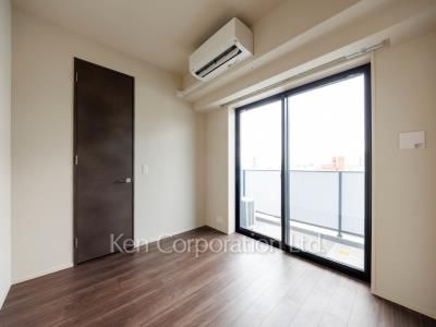 Bedroom ※Photo of the same layout on 12 floor. Decoration and fixture may differ.