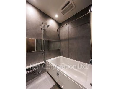 Bath ※Photo of the same layout on 12 floor. Decoration and fixture may differ.