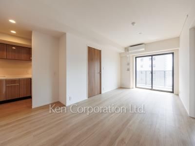 Living-Dining ※Photo of the same layout on 9 floor. Decoration and fixture may differ.