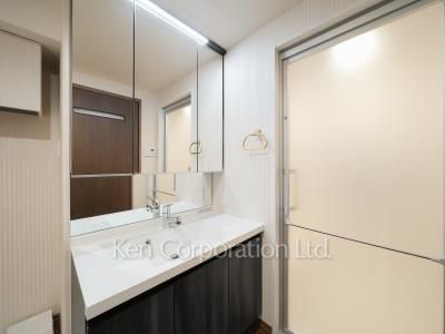 Powder Room ※Photo of the same layout on 6 floor. Decoration and fixture may differ.