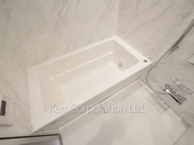 Bath ※Photo of the same layout on 6 floor. Decoration and fixture may differ.