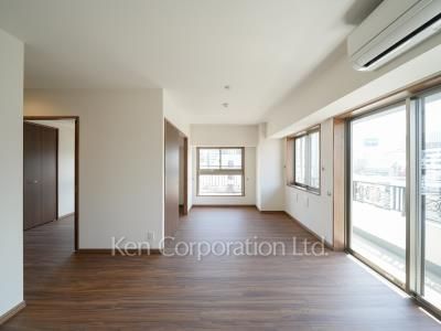 Living-Dining ※Photo of the same layout on 6 floor. Decoration and fixture may differ.
