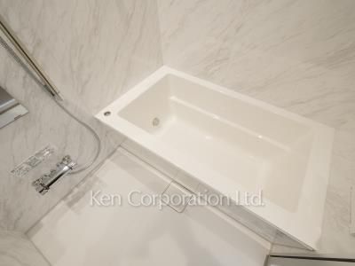 Bath ※Photo of the same layout on 6 floor. Decoration and fixture may differ.