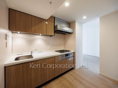Kitchen ※Photo of the same layout on 10 floor. Decoration and fixture may differ.
