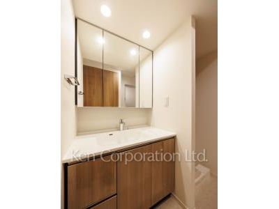 Powder Room ※Photo of the same layout on 10 floor. Decoration and fixture may differ.