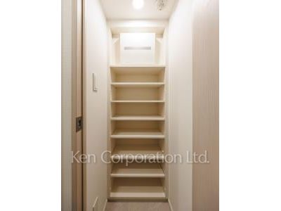 Shoes-In Closet ※Photo of the same layout on 6 floor. Decoration and fixture may differ.