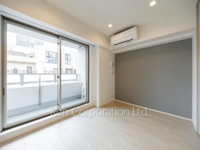 Bedroom ※Photo of the same layout on 6 floor. Decoration and fixture may differ.