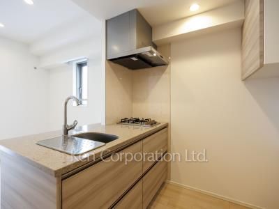Kitchen ※Photo of the same layout on 6 floor. Decoration and fixture may differ.