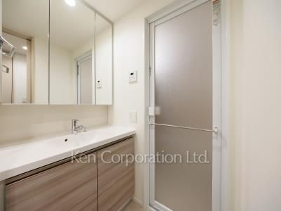 Powder Room ※Photo of the same layout on 6 floor. Decoration and fixture may differ.