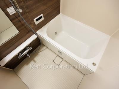 Bath ※Photo of the same layout on 6 floor. Decoration and fixture may differ.