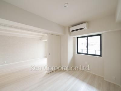 Bedroom ※Photo of the same layout on 2 floor. Decoration and fixture may differ.