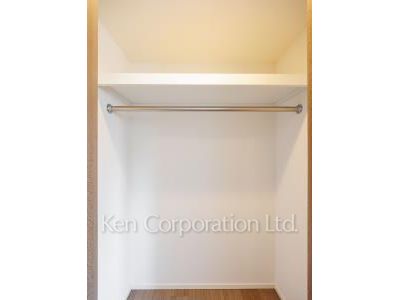 Walk-In Closet ※Photo of the same layout on 7 floor. Decoration and fixture may differ.