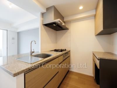 Kitchen ※Photo of the same layout on 7 floor. Decoration and fixture may differ.