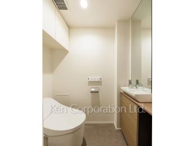 Lavatory ※Photo of the same layout on 7 floor. Decoration and fixture may differ.