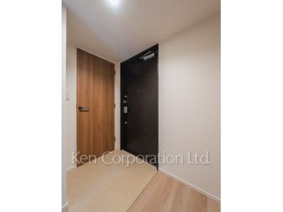 Entrance ※Photo of the same layout on 9 floor. Decoration and fixture may differ.