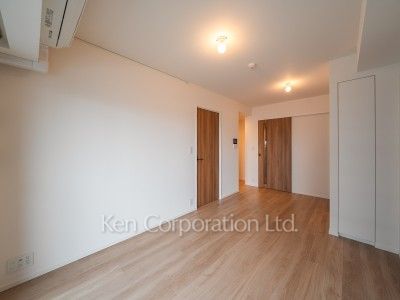 Living-Dining ※Photo of the same layout on 9 floor. Decoration and fixture may differ.