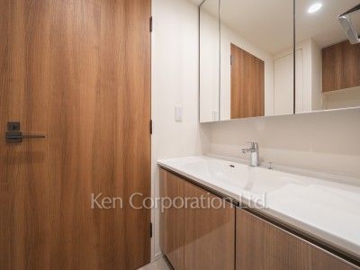 Powder Room ※Photo of the same layout on 9 floor. Decoration and fixture may differ.