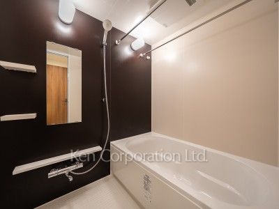 Bath ※Photo of the same layout on 9 floor. Decoration and fixture may differ.