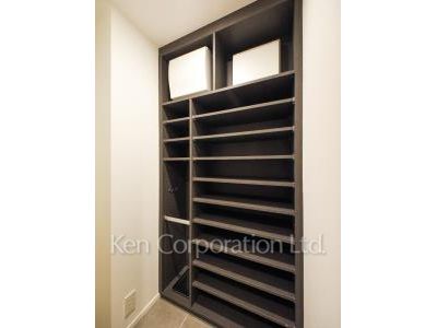 Shoes-In Closet ※Photo of the same layout on 2 floor. Decoration and fixture may differ.