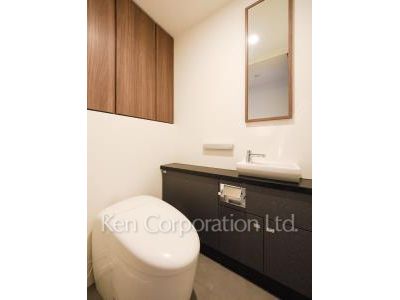 Lavatory ※Photo of the same layout on 2 floor. Decoration and fixture may differ.
