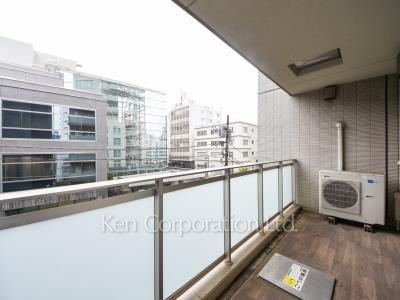 Balcony ※Photo of the same layout on 4 floor. Decoration and fixture may differ.