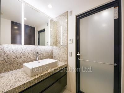 Powder Room ※Photo of the same layout on 4 floor. Decoration and fixture may differ.