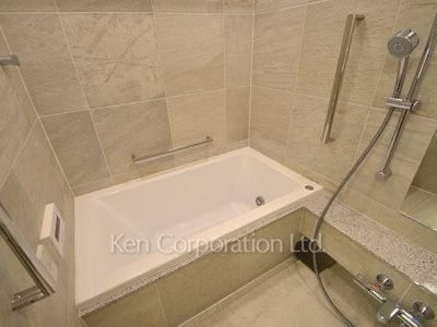 Bath ※Photo of the same layout on 18 floor. Decoration and fixture may differ.