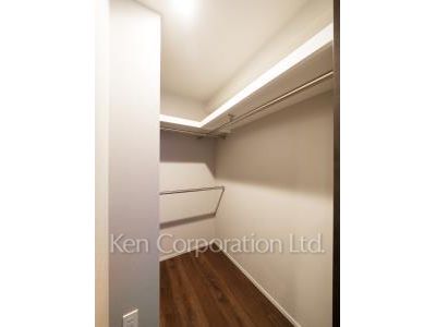 Walk-In Closet ※Photo of the same layout on 4 floor. Decoration and fixture may differ.