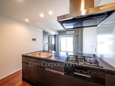 Kitchen ※Photo of the same layout on 4 floor. Decoration and fixture may differ.