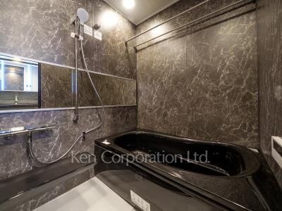 Bath ※Photo of the same layout on 4 floor. Decoration and fixture may differ.