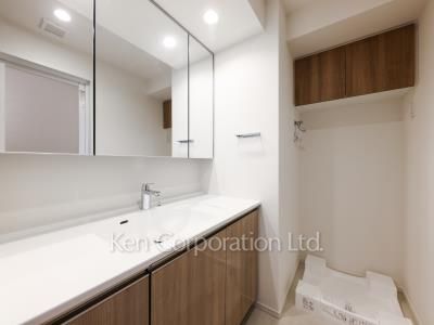 Powder Room ※Photo of the same layout on 2 floor. Decoration and fixture may differ.