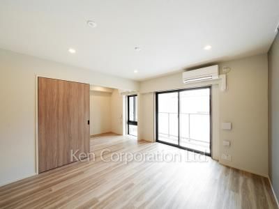 Living-Dining ※Photo of the same layout on 6 floor. Decoration and fixture may differ.