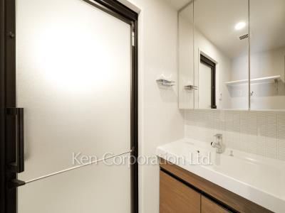 Powder Room ※Photo of the same layout on 6 floor. Decoration and fixture may differ.