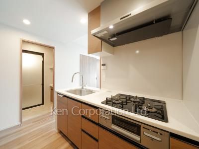 Kitchen ※Photo of the same layout on 6 floor. Decoration and fixture may differ.