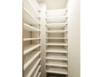 Shoes-In Closet ※Photo of the same layout on 6 floor. Decoration and fixture may differ.