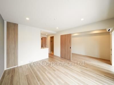 Living-Dining ※Photo of the same layout on 6 floor. Decoration and fixture may differ.