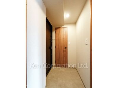 Entrance ※Photo of the same layout on 13 floor. Decoration and fixture may differ.