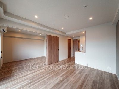 Living-Dining ※Photo of the same layout on 13 floor. Decoration and fixture may differ.