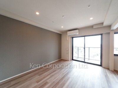 Living-Dining ※Photo of the same layout on 13 floor. Decoration and fixture may differ.