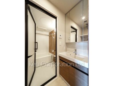 Powder Room ※Photo of the same layout on 13 floor. Decoration and fixture may differ.